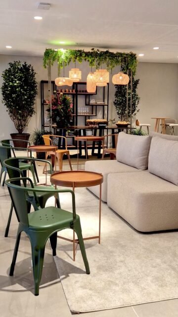 O lounge é a alma de um evento corporativo! 🛋️✨

Nossa curadoria é focada em peças que transformam o seu espaço em um ambiente acolhedor e de design exclusivo.

Elevamos a experiência de seu evento ao mais alto padrão.

📲 Fale com nossa equipe e garanta a ambientação ideal para sua próxima produção.

#CarlaBergonse #LocaçãoDeMobiliário #EventosCorporativos #LoungeDesign #MobiliárioDeLuxo #Ambientação