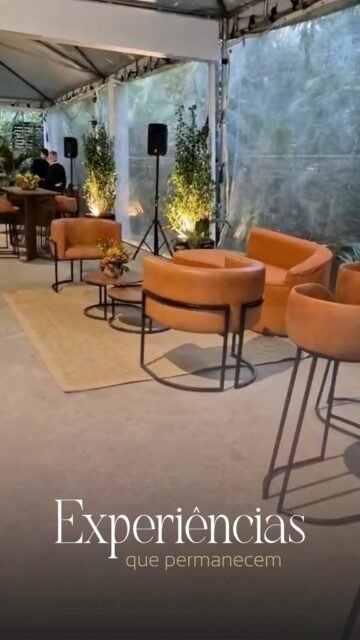 Alguns eventos terminam quando as luzes se apagam. ✨ 

Outros permanecem na memória pelas conexões que proporcionam e pelas experiências que entregam.

Relembramos um projeto pensado para receber pessoas, estimular encontros e traduzir a essência do evento em cada detalhe.

🤝 Ambientes pensados para conectar pessoas.

Salve esta inspiração para o seu próximo evento.

#CarlaBergonse #EventosCorporativos #ExperiênciaEmEventos #DesignParaEventos #TBT