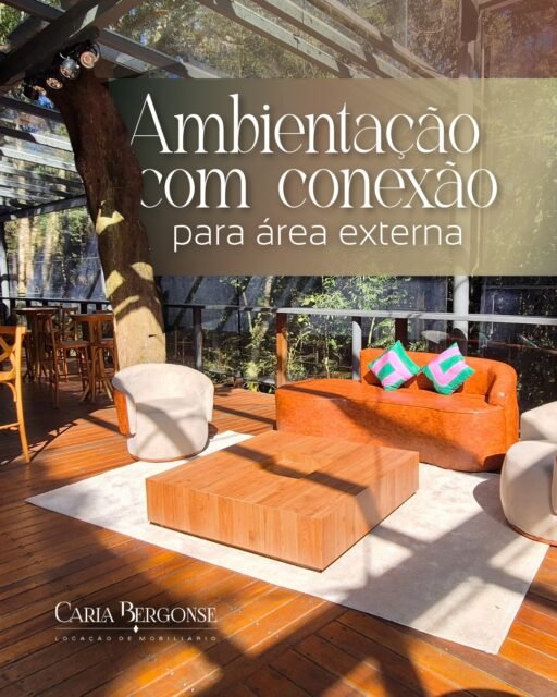 Áreas externas convidam as pessoas a desacelerar, conversar e aproveitar o momento de uma forma diferente.

Por isso, a escolha do mobiliário faz toda a diferença na construção desses espaços. A composição certa cria ambientes acolhedores, favorece as conexões e proporciona conforto para que os convidados vivenciem a experiência de forma natural.

Em eventos corporativos ou sociais, cada ambiente tem um propósito. E quando ele é bem planejado, se transforma em um ponto de encontro, convivência e permanência.

✨ Ambientes pensados para receber, conectar e criar experiências.

📲 Planejando um evento? Vamos encontrar a composição ideal para o seu projeto.

#CarlaBergonse #MobiliarioParaEventos #EventosCorporativos #EventosSociais #AmbientacaoDeEventos #AreasExternas #ExperienciaEmEventos