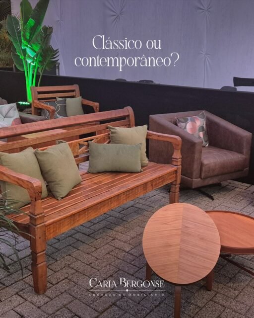 O clássico encontra força em linhas atemporais, materiais e detalhes que permanecem atuais ao longo do tempo.​

​O contemporâneo explora formas, volumes, curvas e novas combinações.​

Duas linguagens distintas que também podem encontrar equilíbrio em um mesmo
projeto. ✨​

📲 Descubra diferentes estilos no acervo Carla Bergonse.​

#carlabergonse #mobiliarioparaeventos #designclassico #designcontemporaneo
#locacaodemobiliario #eventoscuritiba